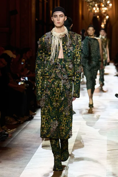 Look 36
